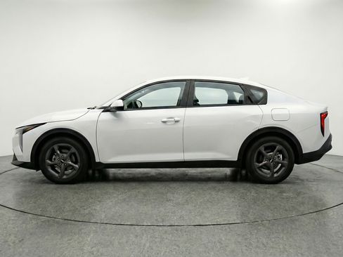 Used 2025 Kia K4 LXS image 5