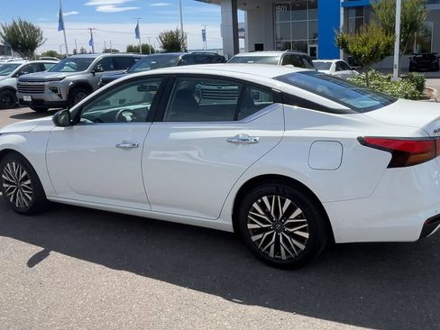 Used 2025 Nissan Altima 2.5 SV FWD image 5