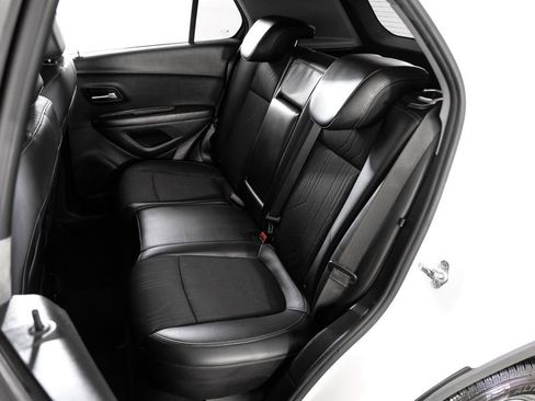 Used 2022 Chevrolet Trax LT w/ Driver Confidence Package image 35