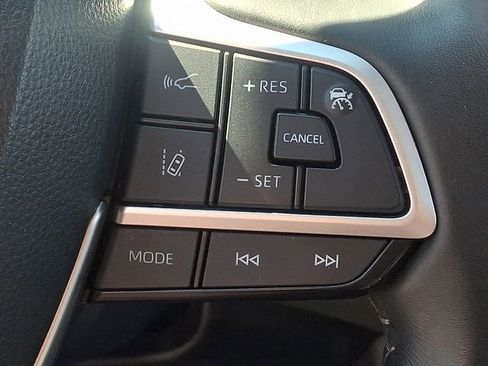 Used 2024 Toyota Highlander LE image 21