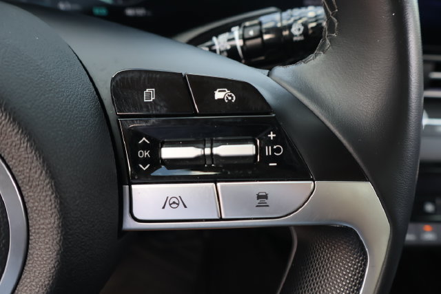 Used 2024 Hyundai Elantra Limited FWD image 21
