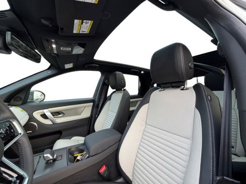 New 2026 Land Rover Discovery Sport Landmark image 12
