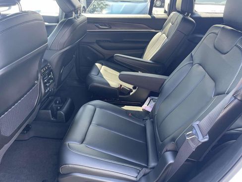 New 2025 Jeep Grand Cherokee L Limited w/ Black Appearance Package image 31