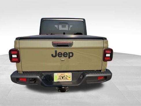 Used 2025 Jeep Gladiator Sport AWD/4WD image 4
