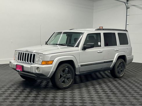 Used 2008 Jeep Commander Sport image 1