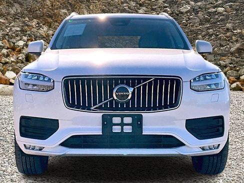 Used 2023 Volvo XC90 B5 Core image 3