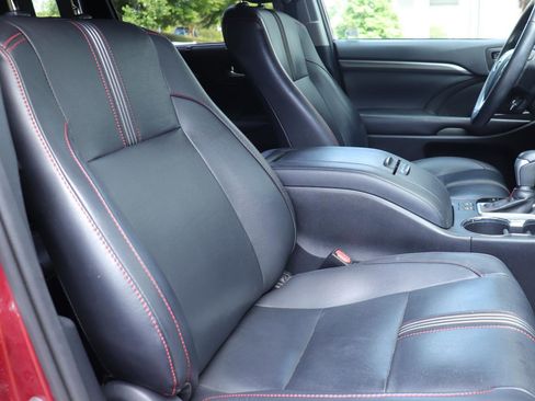 Used 2019 Toyota Highlander SE FWD image 20