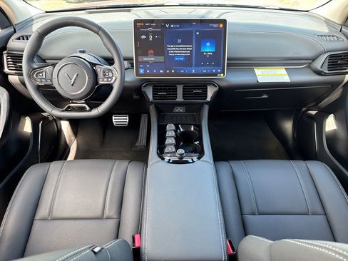 New 2025 VinFast VF 8 Eco AWD/4WD image 19