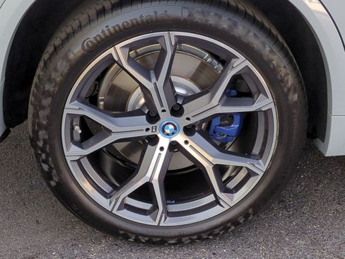 Used 2025 BMW X5 xDrive50e w/ M Sport Package AWD/4WD image 13