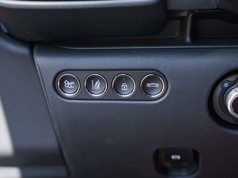 Used 2025 McLaren Artura image 16