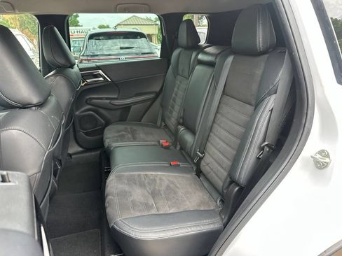 Used 2023 Mitsubishi Outlander SE FWD image 14