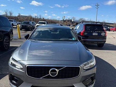 Used 2020 Volvo S90 T6 R-Design image 2