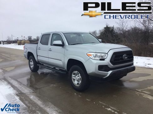 Used 2023 Toyota Tacoma SR image 1