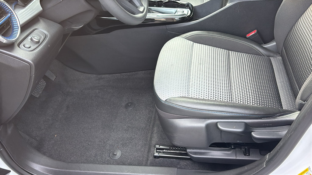 Used 2025 Chevrolet Trax LT FWD image 24