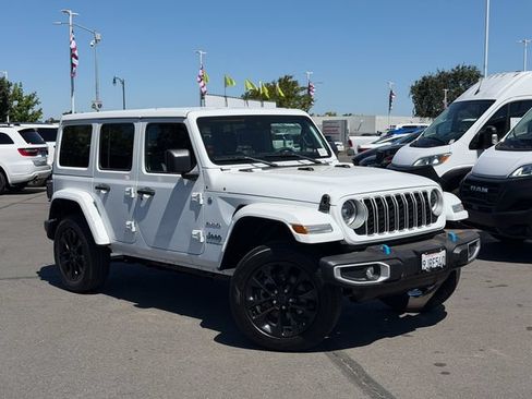 Used 2024 Jeep Wrangler Unlimited Sahara AWD/4WD image 2