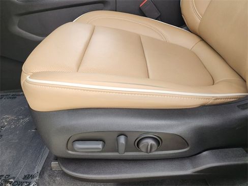 Used 2023 Chevrolet Traverse Premier image 24