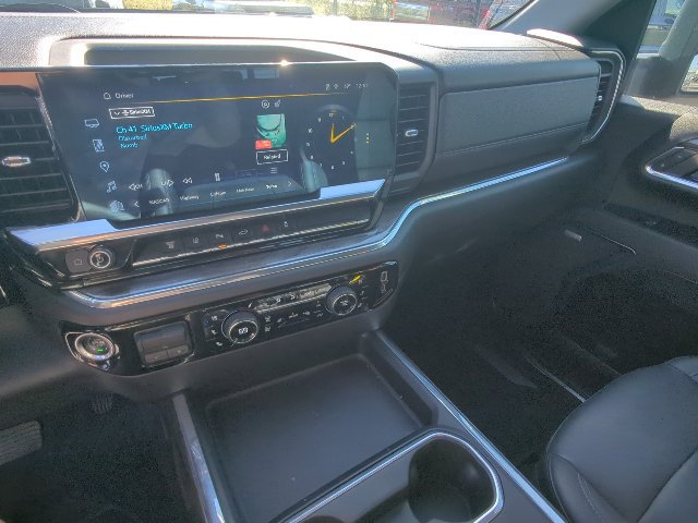 Used 2024 Chevrolet Silverado 2500 LTZ w/ LTZ Convenience Package AWD/4WD image 18