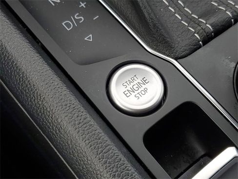 Used 2022 Volkswagen Atlas SEL Premium image 16