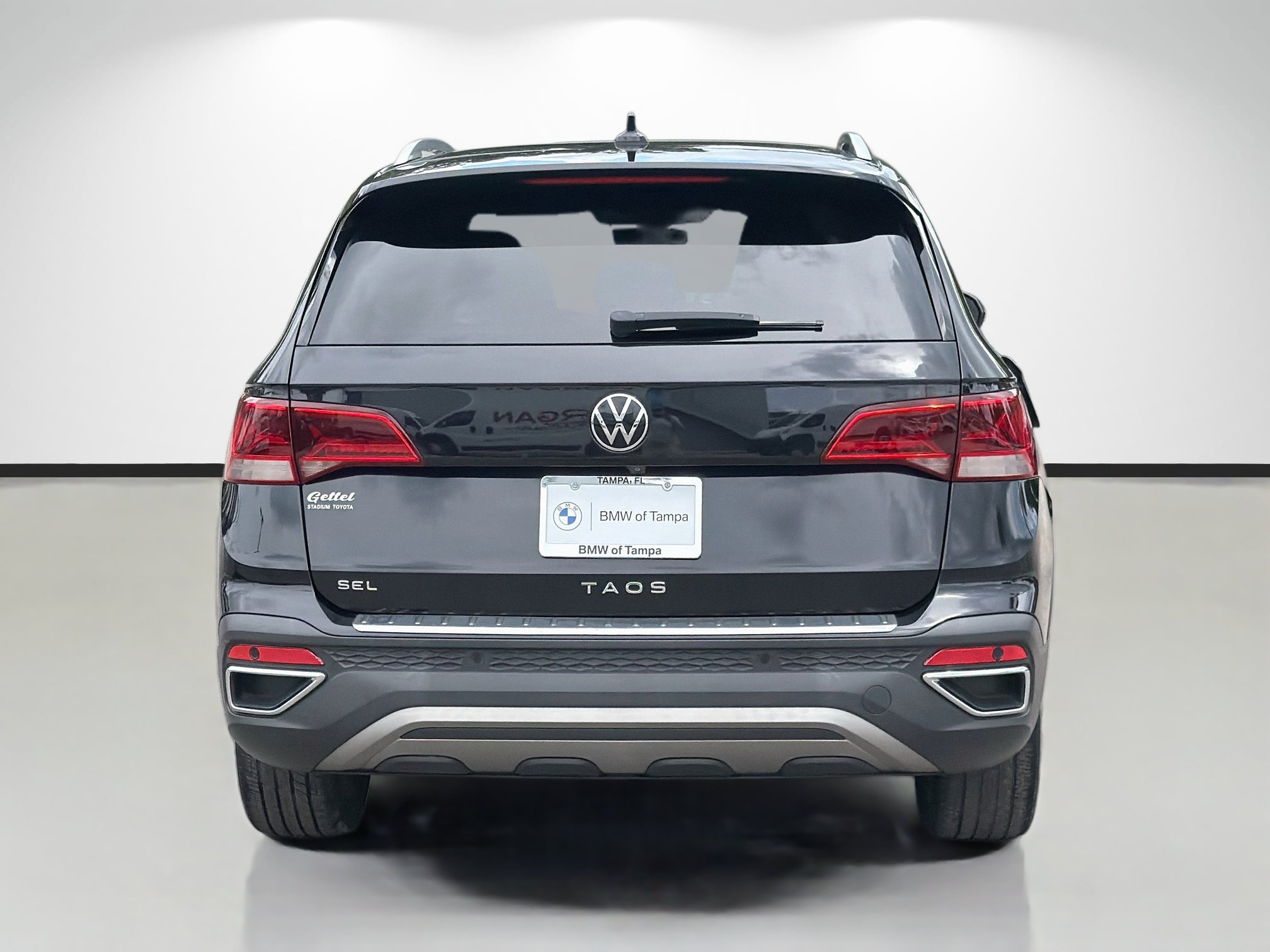 Used 2022 Volkswagen Taos SEL w/ Panoramic Sunroof Package FWD image 4