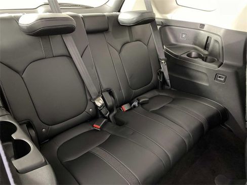 Used 2025 Honda Pilot EX-L image 12