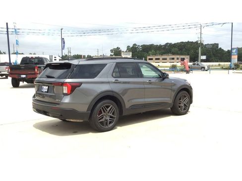 Used 2025 Ford Explorer ST-Line w/ ST-Line Street Pack AWD/4WD image 8