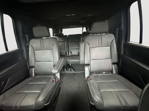 Used 2022 Chevrolet Suburban RST w/ Luxury Package AWD/4WD image 12