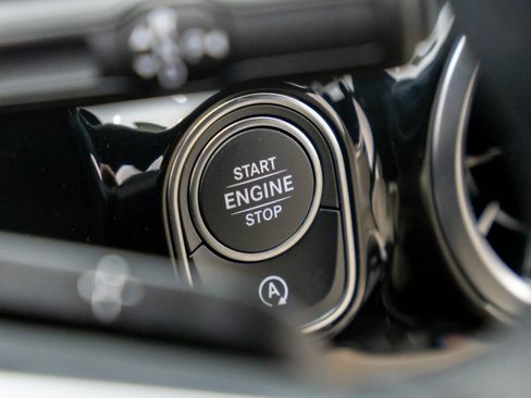 Certified 2025 Mercedes-Benz GLA 250 4MATIC image 20