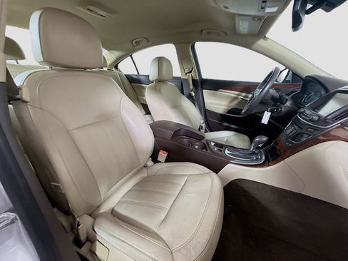Used 2017 Buick Regal Sport Touring image 28