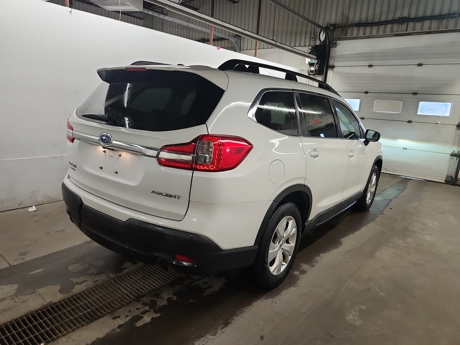 Used 2022 Subaru Ascent 8-Passenger AWD/4WD image 3