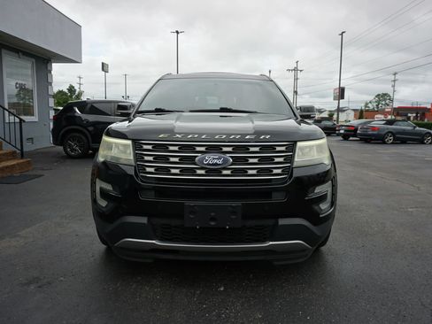 Used 2016 Ford Explorer XLT w/ Equipment Group 202A AWD/4WD image 2