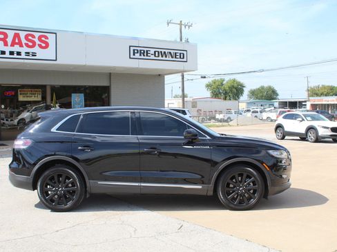 Used 2023 Lincoln Nautilus Reserve w/ Monochromatic Package image 3