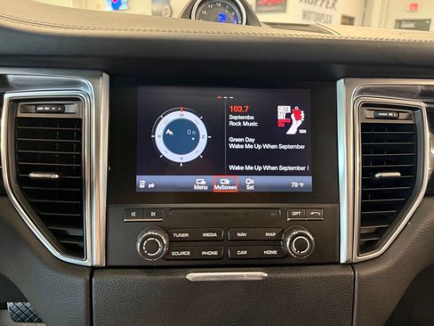 Used 2018 Porsche Macan AWD/4WD image 12