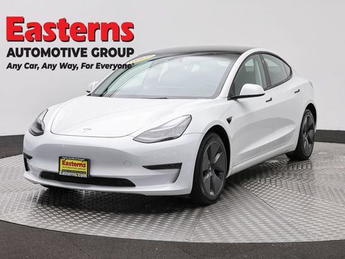 Used 2023 Tesla Model 3 Standard Range RWD image 1