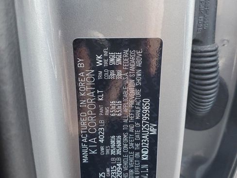 Certified 2025 Kia Soul LX w/ LX Technology Package FWD image 31