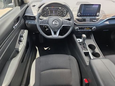 Used 2025 Nissan Altima 2.5 SV FWD image 13