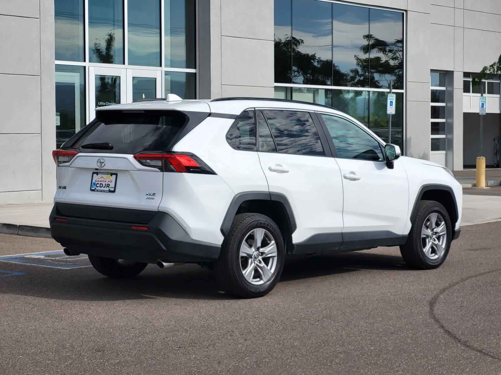 Used 2025 Toyota RAV4 XLE AWD/4WD image 5