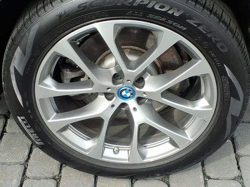 Used 2025 BMW X5 xDrive50e image 7