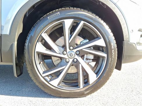 Used 2020 Volvo XC40 T5 R-Design w/ Protection Package Premier image 8