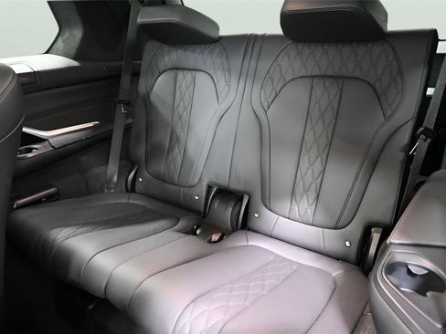 Used 2022 BMW X7 M50i w/ Dynamic Handling Package AWD/4WD image 17