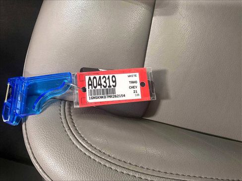 Used 2021 Chevrolet Tahoe LT w/ LT Signature Package image 32