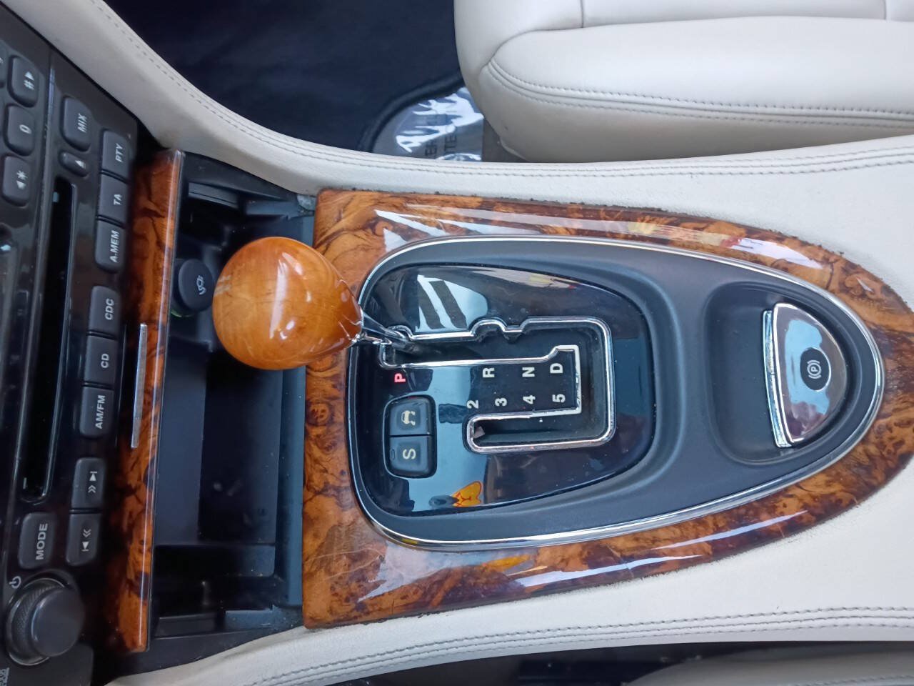 Used 2004 Jaguar XJ8 RWD image 25