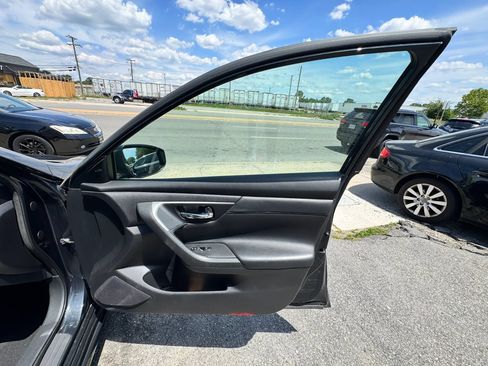 Used 2015 Nissan Altima 2.5 SV w/ Convenience Package FWD image 17