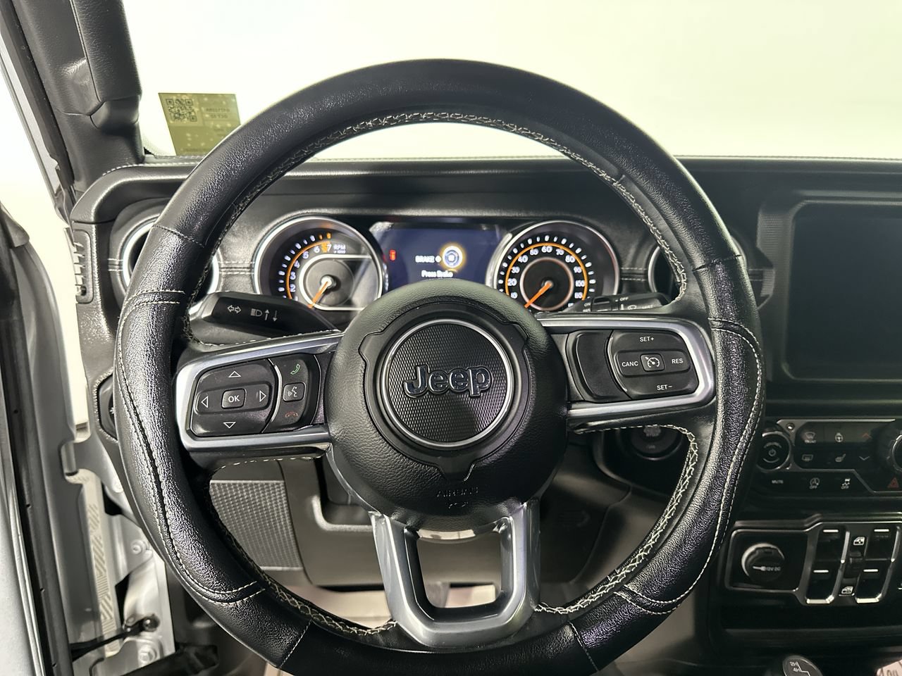 Used 2022 Jeep Wrangler Unlimited Sahara w/ LED Lighting Group AWD/4WD image 5