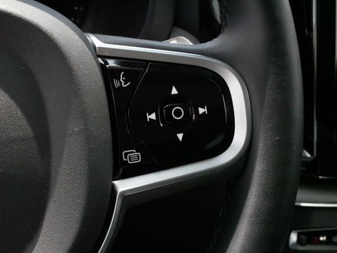 Used 2025 Volvo XC60 B5 Plus AWD/4WD image 26