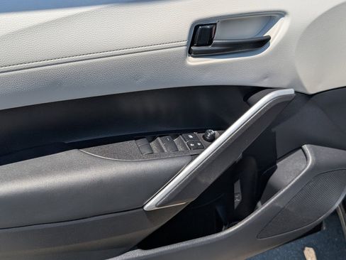 Used 2025 Toyota Corolla Cross L FWD image 15