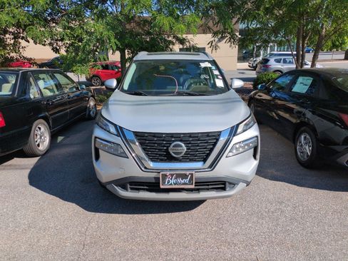 Used 2021 Nissan Rogue SV w/ Premium Package AWD/4WD image 2