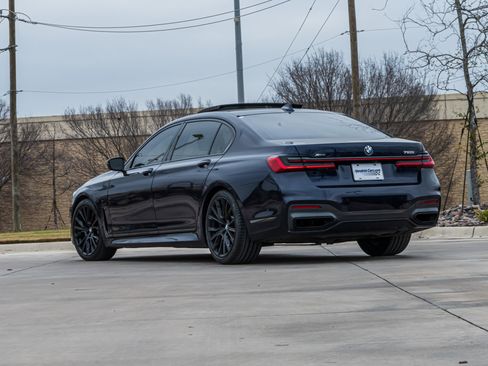 Used 2022 BMW 750i xDrive w/ Executive Package image 3