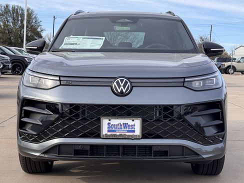 New 2026 Volkswagen Tiguan SE R-Line FWD image 10