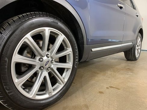 Used 2016 Ford Explorer Limited w/ Equipment Group 301A image 2