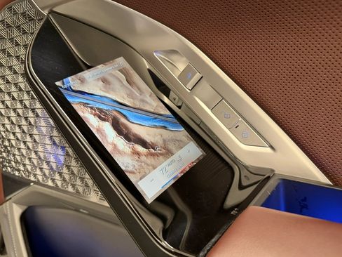 Used 2023 BMW 760i xDrive image 57